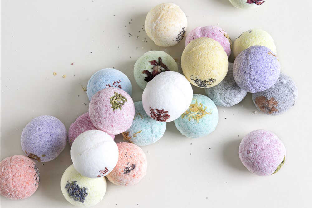 Natural Bath Bombs and Shower Steamers Gift Set - for anyone that like to Bath and Shower DC-Lizush