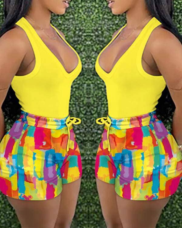 Solid halter tank top all over print shorts set Fashion Combination