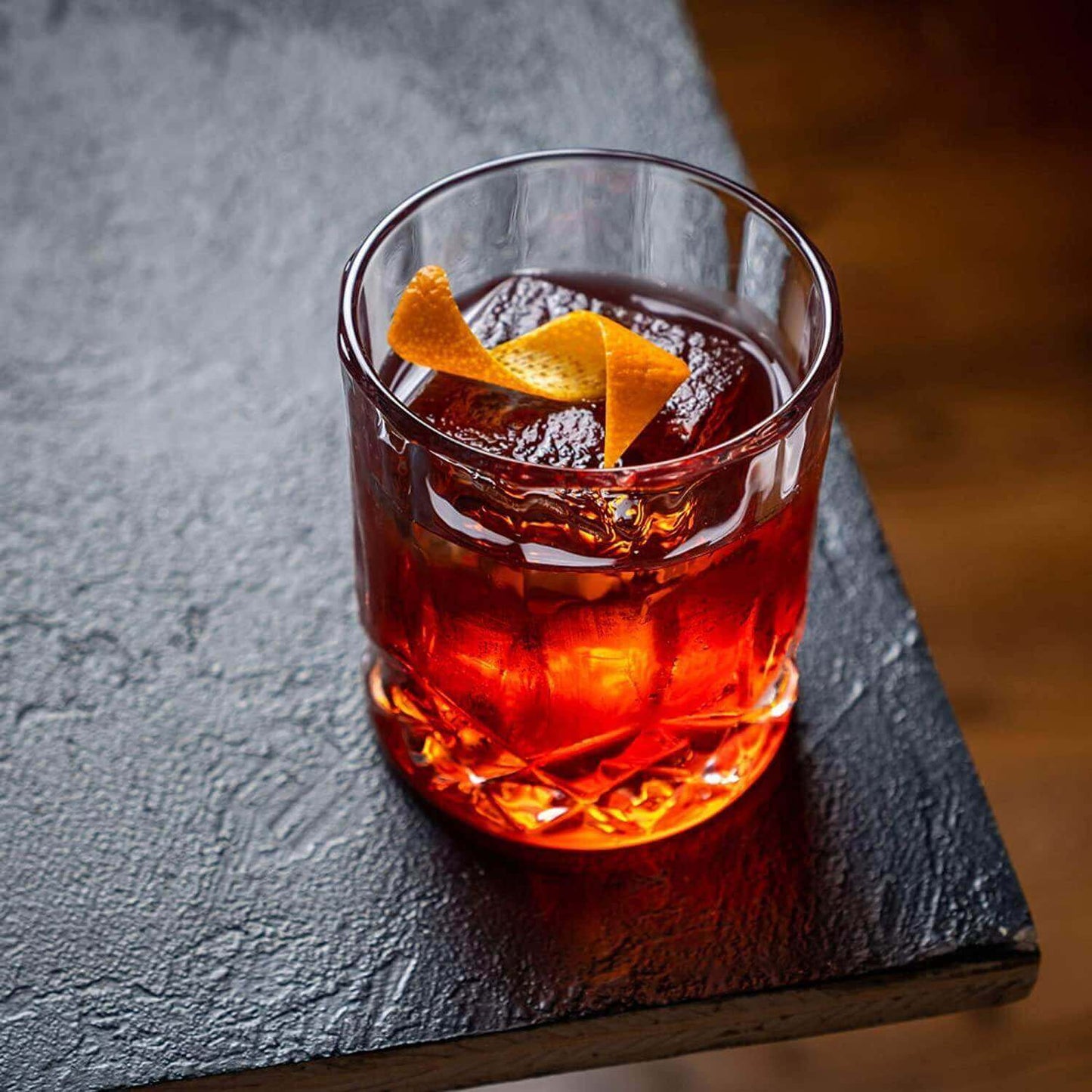 The Connoisseur's Set - Signature Glass Edition DC-ROCKS Whiskey Chilling Stones